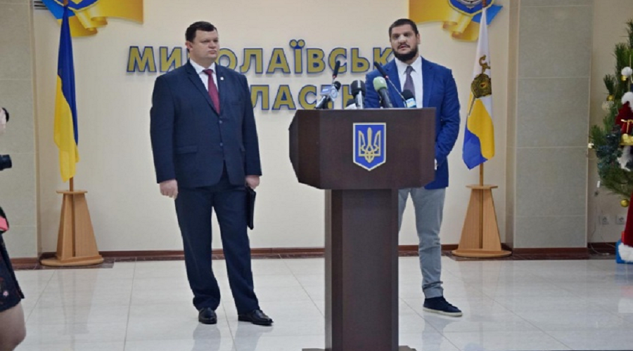 Тарас Дунас (прокурор області) та голова Миколаївської ОДА Олексій Савченко (праворуч), фото: www.mk.gov.ua