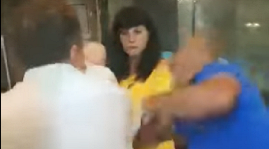 Бійка у міськраді Дрогобича, скріншот з відео