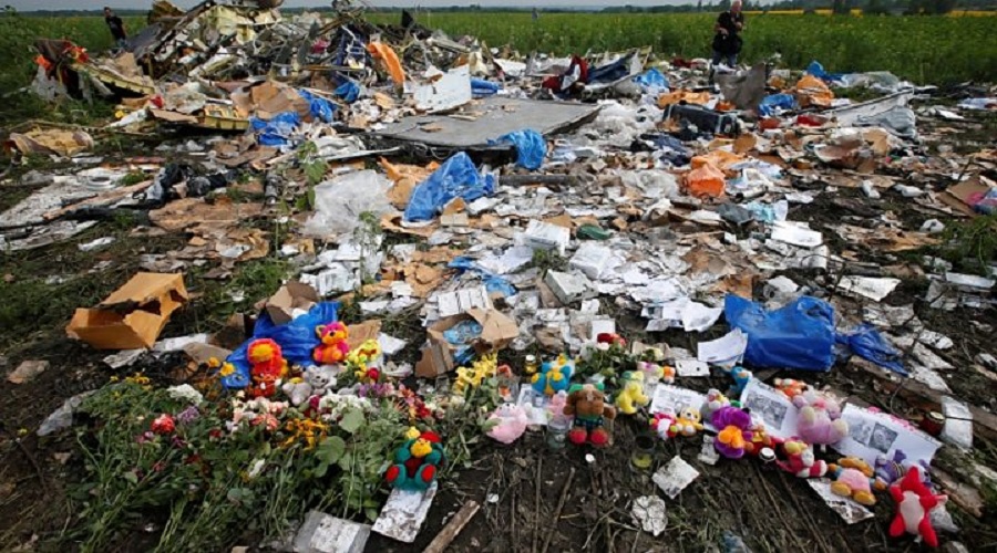 Уламки рейсу MH-17, джерело фото: bbci.co.uk