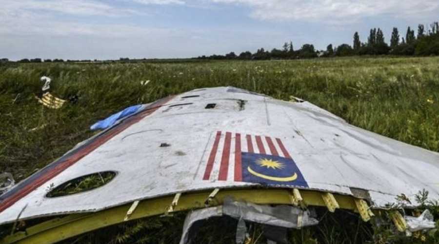 Уламки рейсу MH17, джерело фото: frontnews.eu